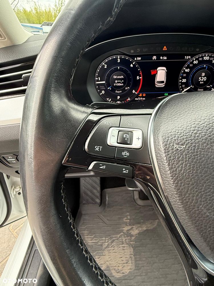 Volkswagen Passat 1.6 TDI SCR DSG Conceptline - 17