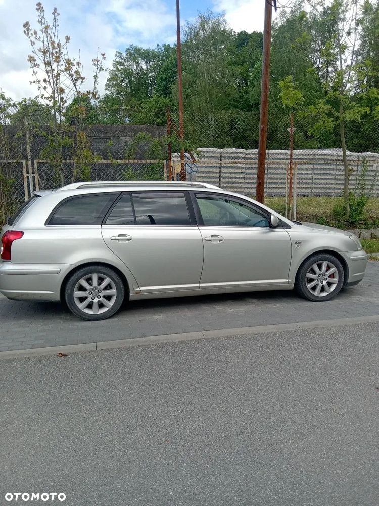 Toyota Avensis 2.0 D-4D Luna - 1
