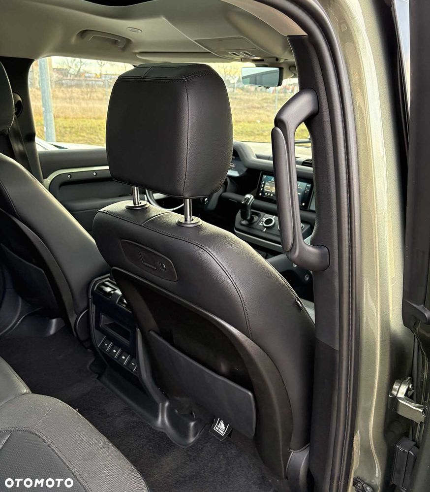 Land Rover Defender 3.0 P400 mHEV First Edition - 16