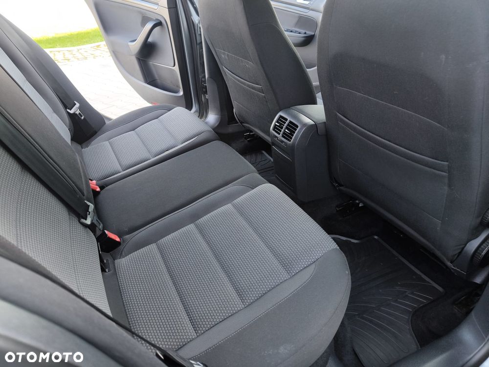 Volkswagen Golf - 22