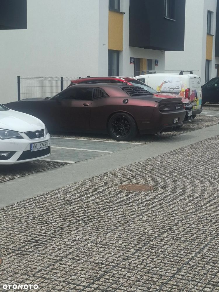 Dodge Challenger - 4