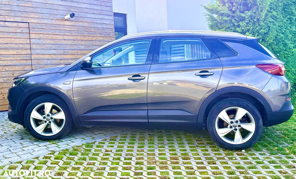 Opel Grandland X 1.2 Turbo START/STOP GLX - 9
