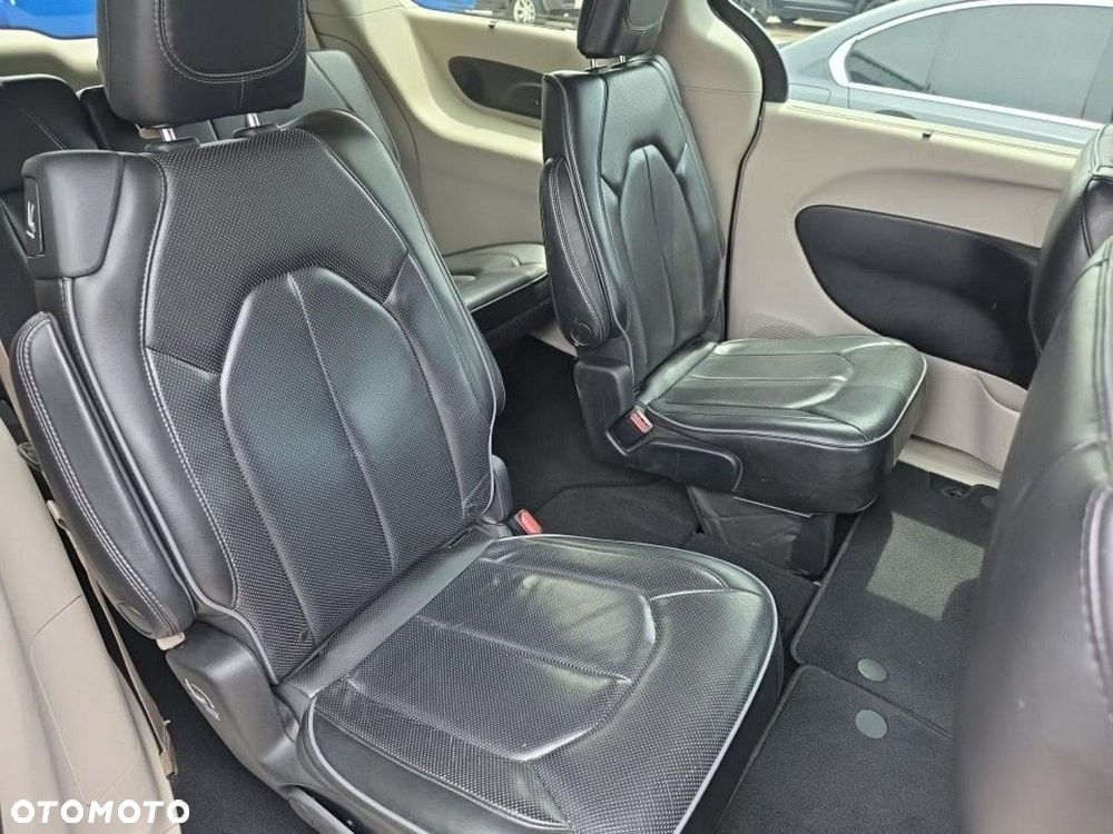 Chrysler Pacifica - 12