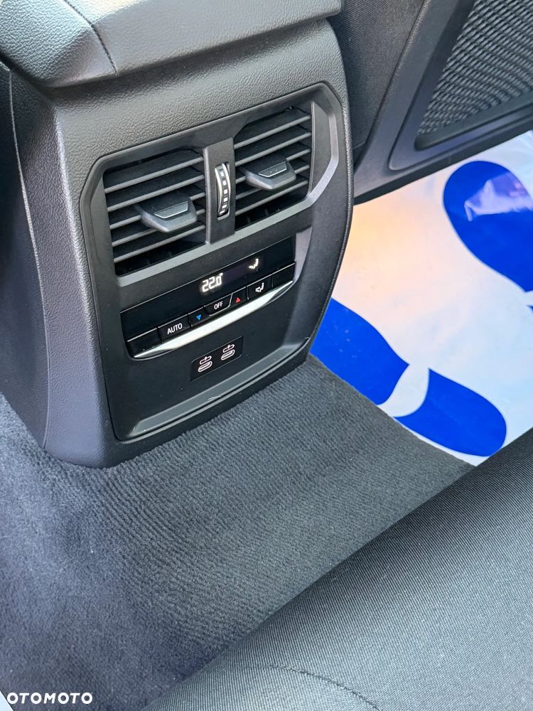 BMW Seria 3 318d mHEV - 34