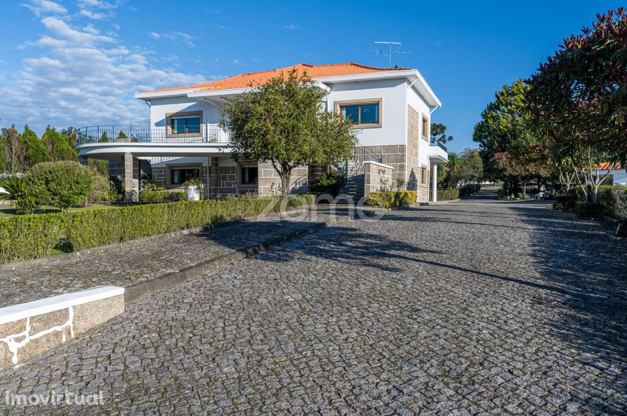 Quinta Exclusiva com Moradia T4 e Vinha a 1km do centro de Penafiel - Grande imagem: 3/60