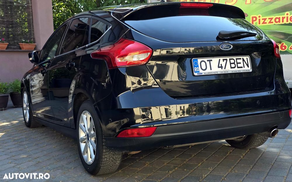 Ford Focus 2.0 TDCI Powershift Titanium - 11