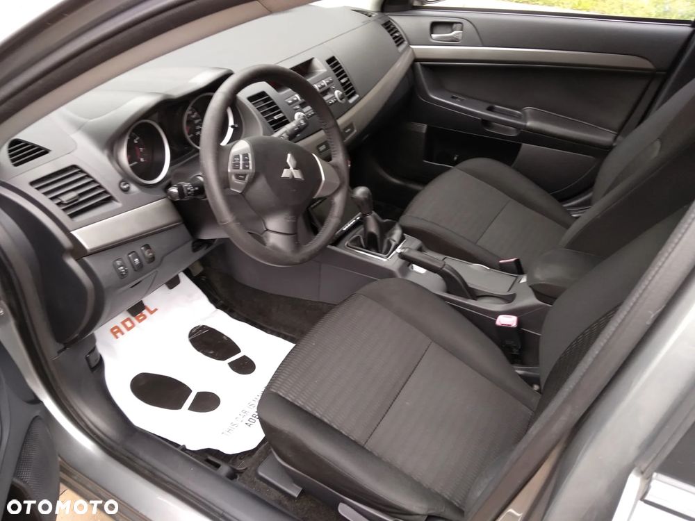 Mitsubishi Lancer 1.6 Invite - 8