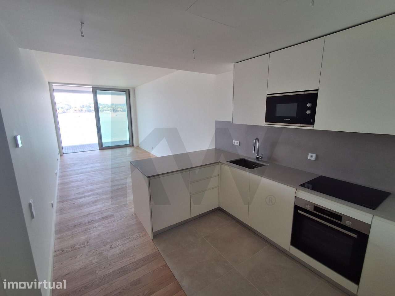 T1 Frente à praia (Douro Marina). Novo, com varanda, garagem e arrumos - Grande imagem: 5/39