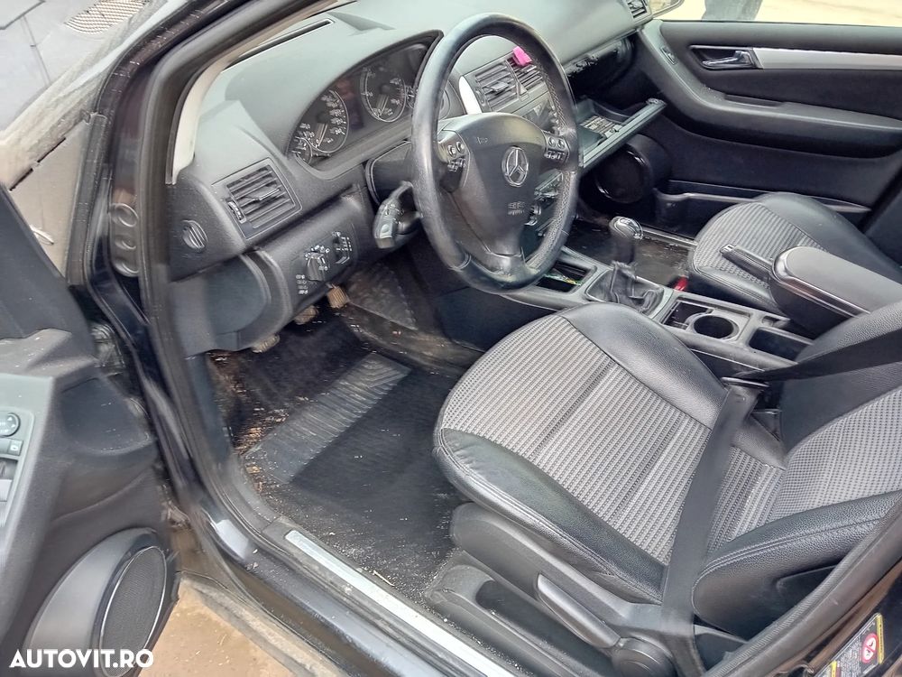 dezmembrez mercedes  A180 Cdi - 2