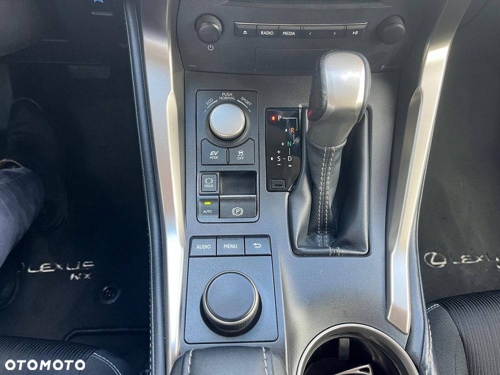 Lexus NX 300h Elite AWD - 10