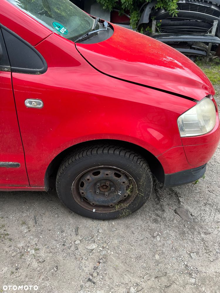 Błotnik prawy VW Fox - 1