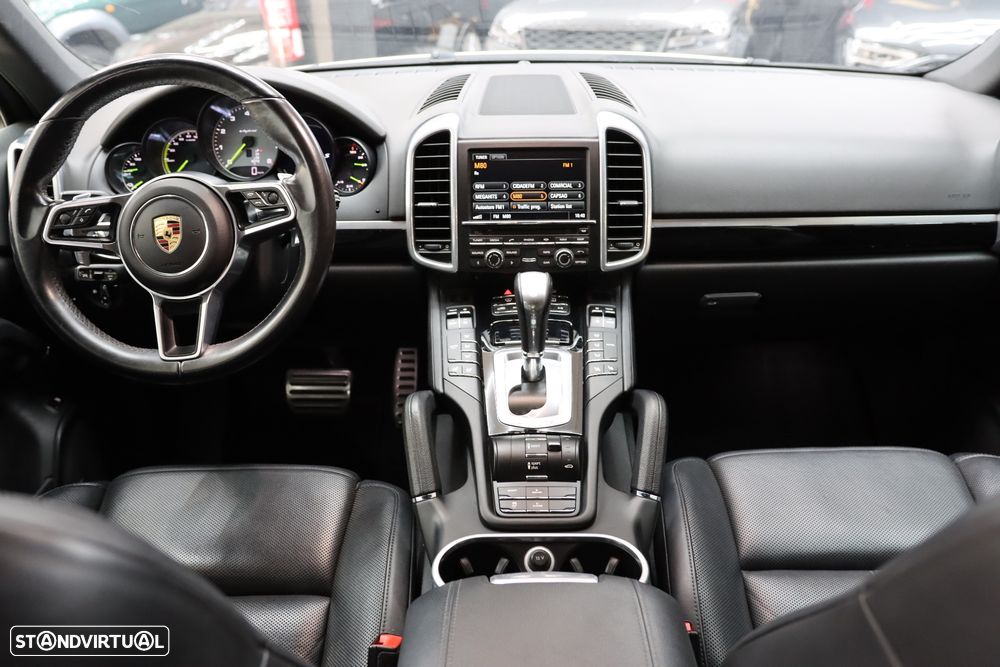 Porsche Cayenne - 16