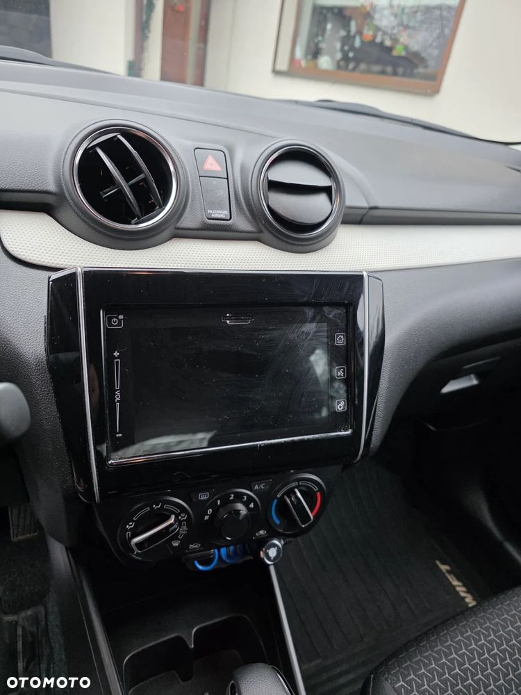 Suzuki Swift 1.2 Dualjet SHVS Premium CVT - 12