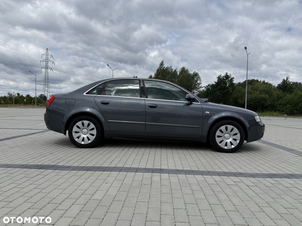Audi A4 Limousine - 4