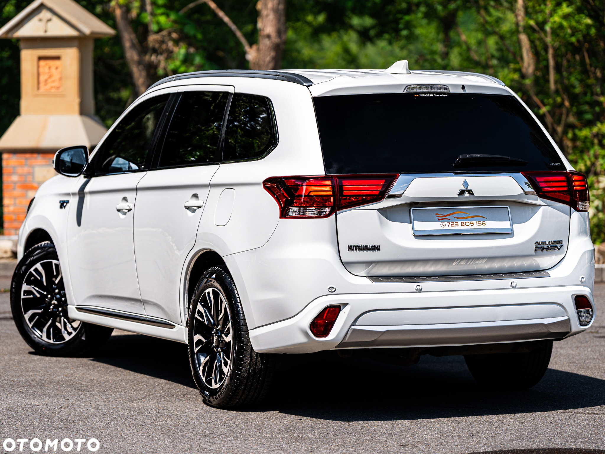 Mitsubishi Outlander 2.0 4WD Plug-In Hybrid Plus - 3
