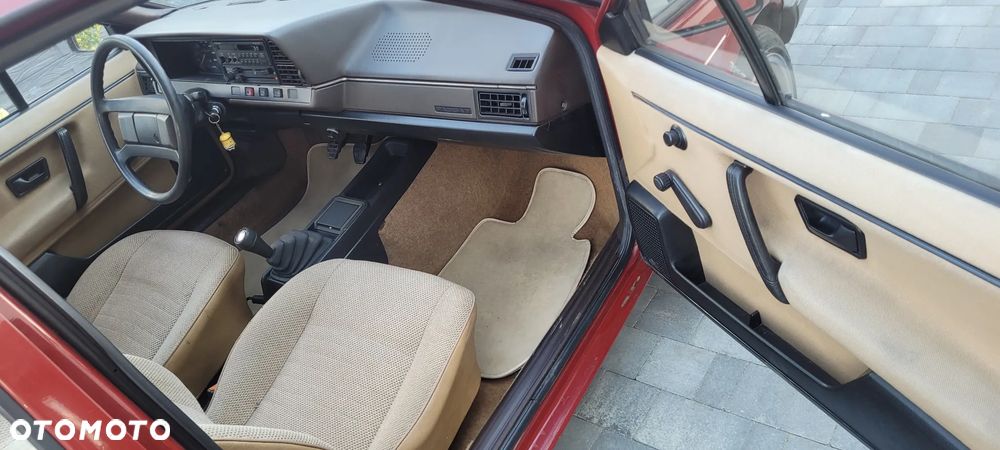 Volkswagen Passat 1.6 GL - 6