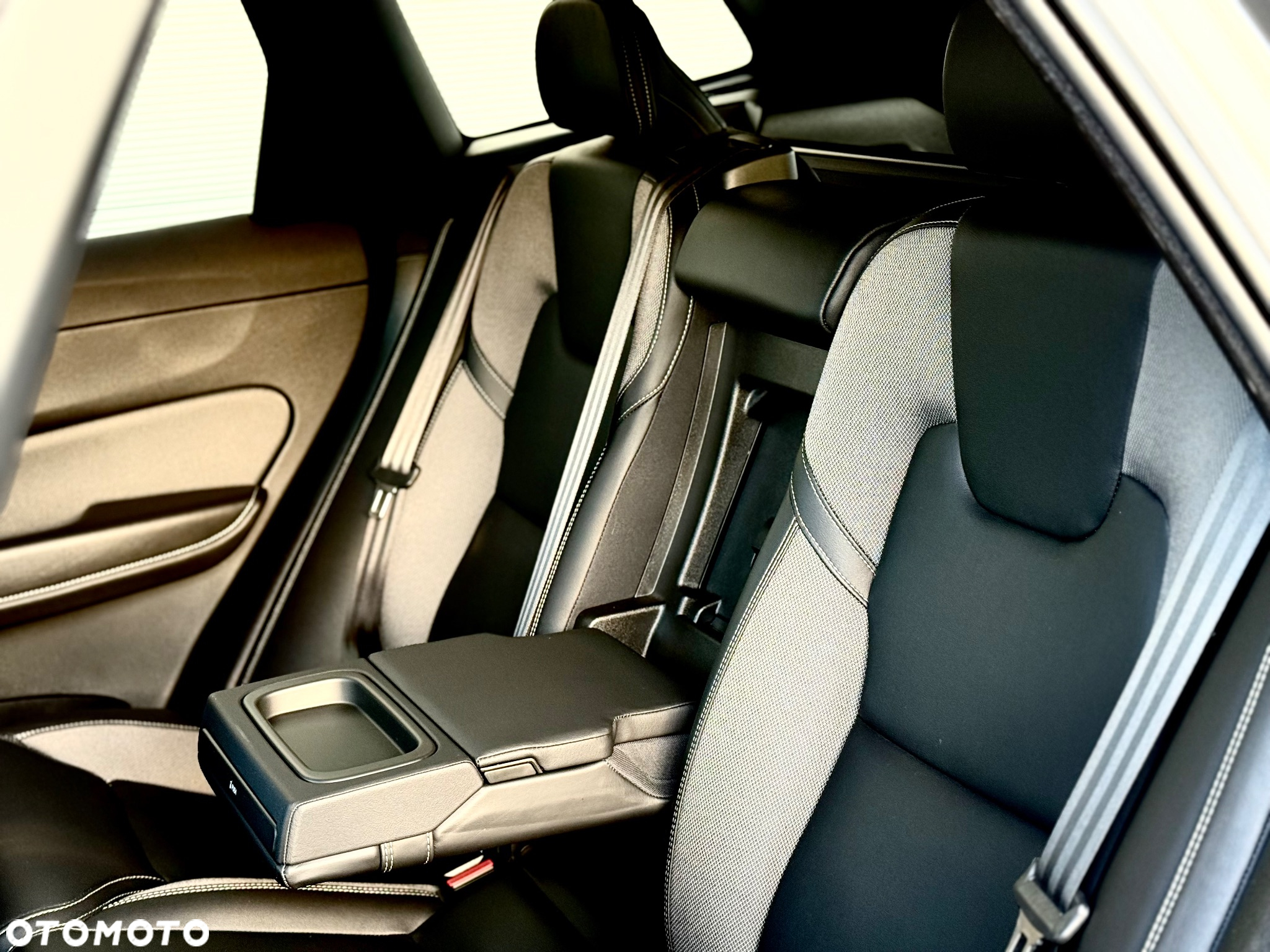 Volvo XC 60 B4 D AWD Geartronic RDesign - 25