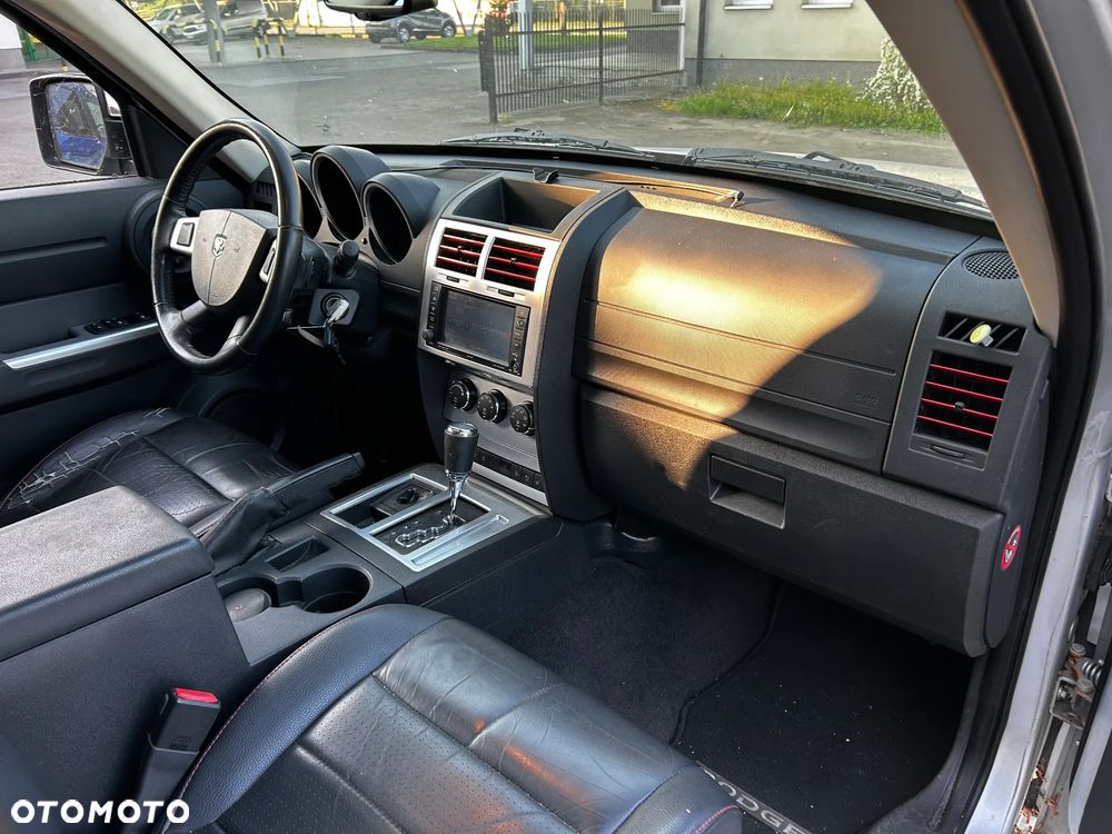 Dodge Nitro - 14
