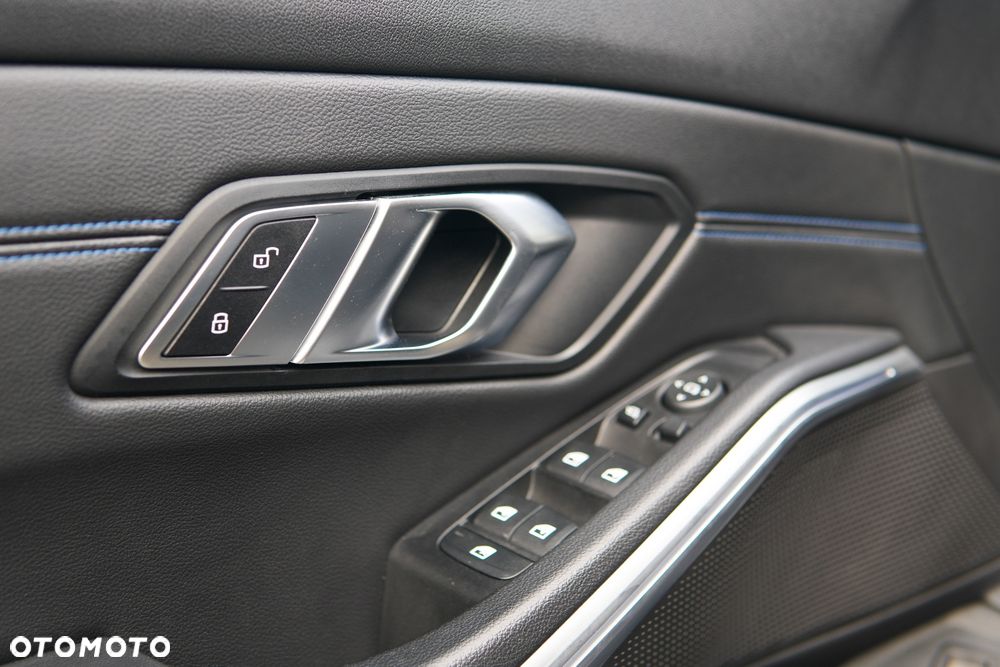 BMW Seria 3 - 16