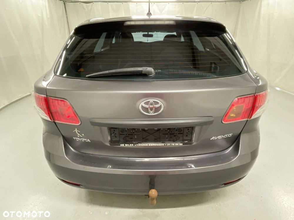 Toyota Avensis 2.0 D-4D 2010 - 8