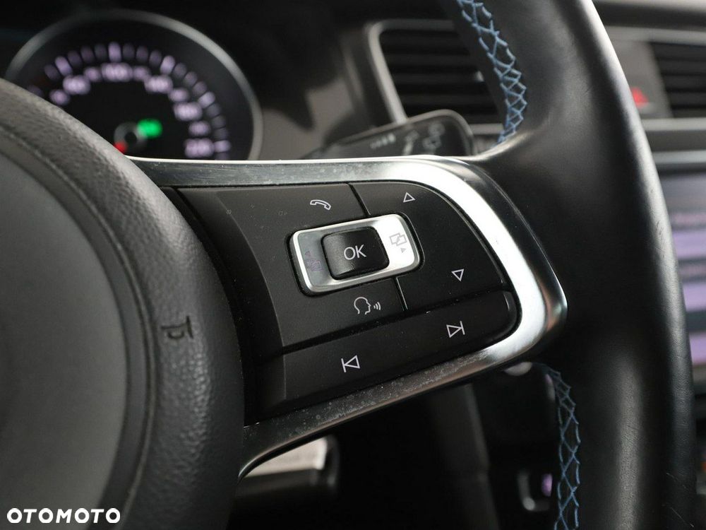 Volkswagen Golf - 33