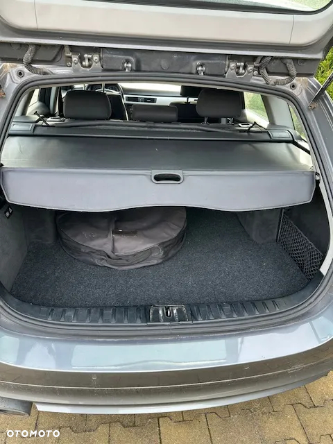 BMW Seria 3 318d - 11