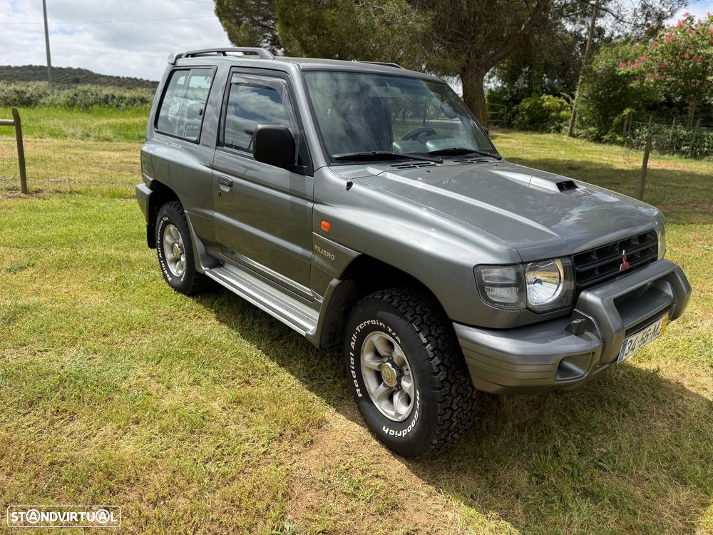 Mitsubishi Pajero - 1