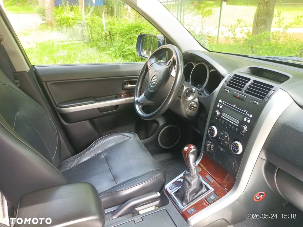 Suzuki Grand Vitara 2.0 - 9