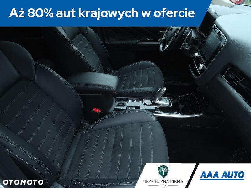Mitsubishi Outlander - 10