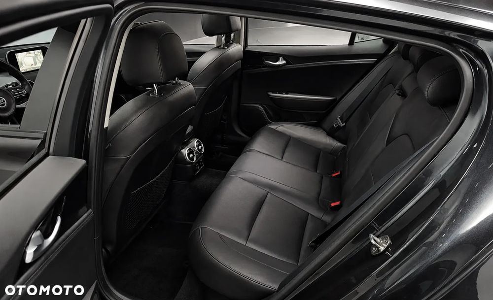 Kia Stinger - 11
