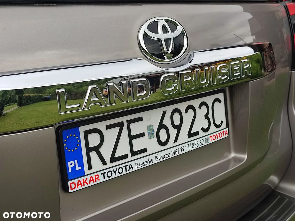 Toyota Land Cruiser LC 2.8 D-4D Prestige - 32