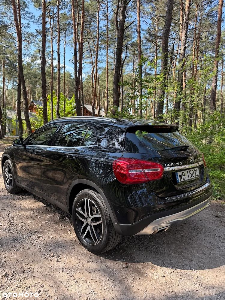 Mercedes-Benz GLA 250 4-Matic - 5