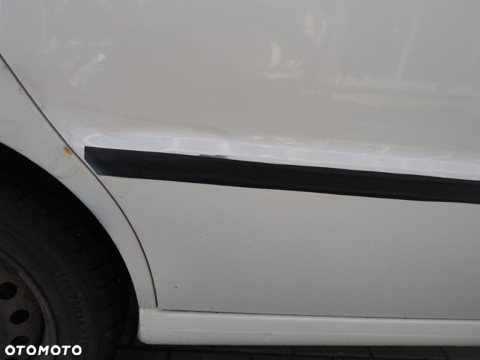 Drzwi Prawe Tylne Tył VW Polo Kolor: LB9A - 7