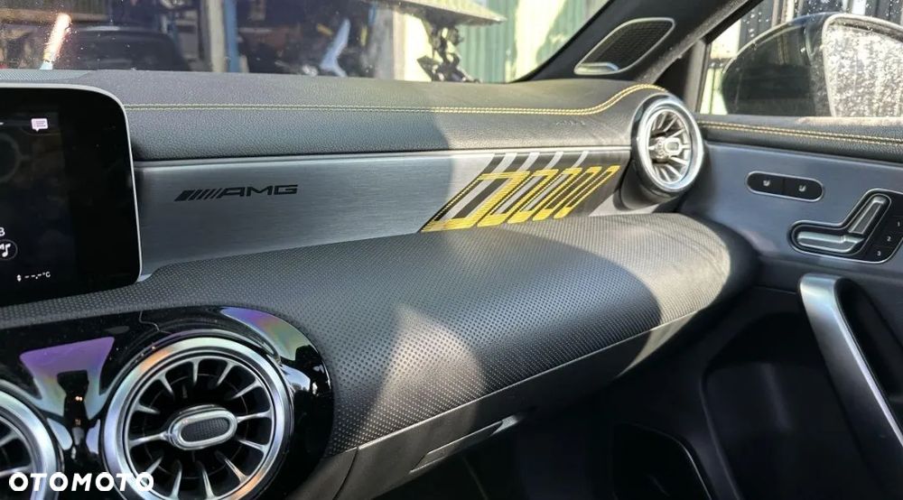 Listwa centralnej konsoli, komplet dekorów Mercedes AMG Edition klas A177 i CLA118 - 11