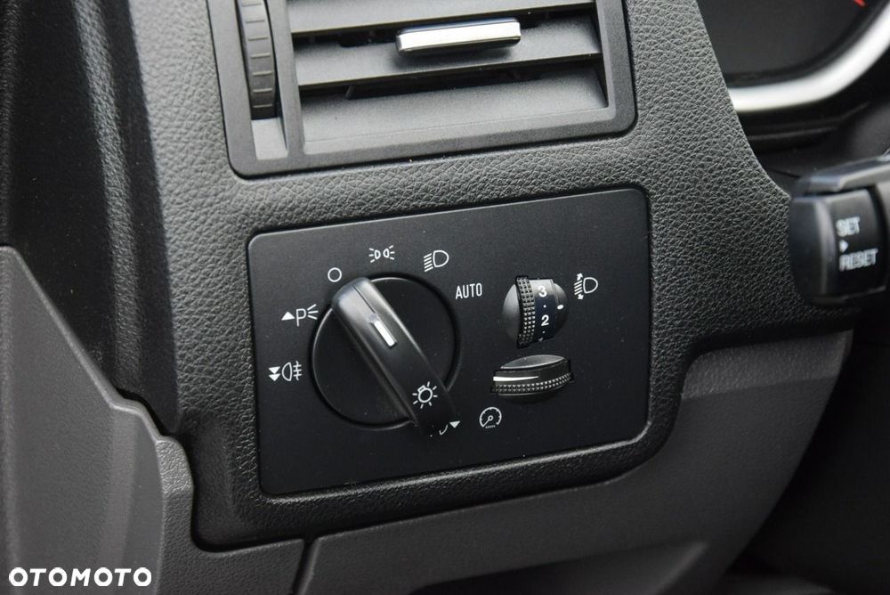 Ford Kuga 2.0 TDCi 4x4 Titanium - 38