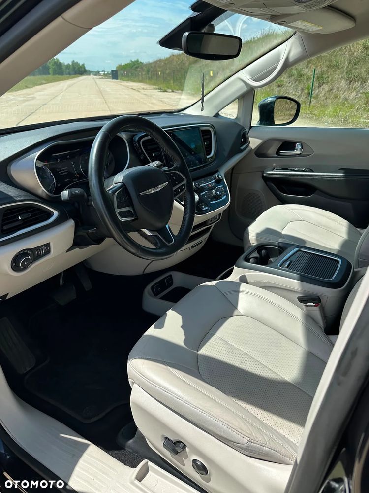 Chrysler Pacifica - 2