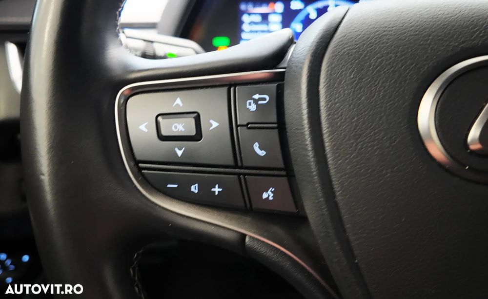 Lexus UX 250h - 24