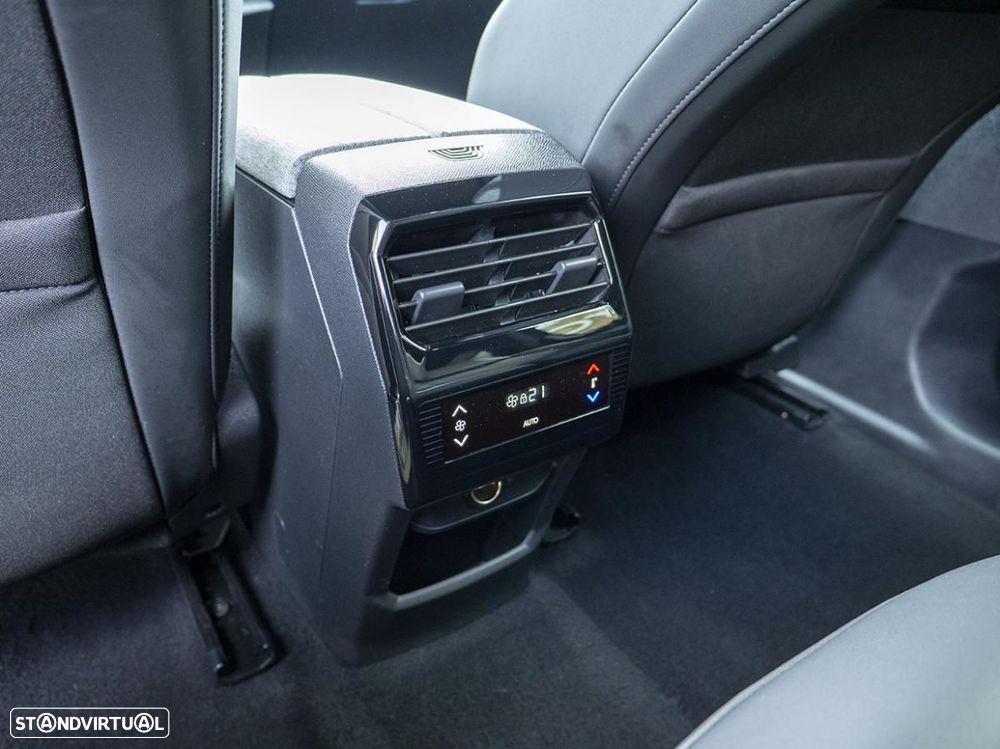 Peugeot E-5008 210 Allure Business - 31