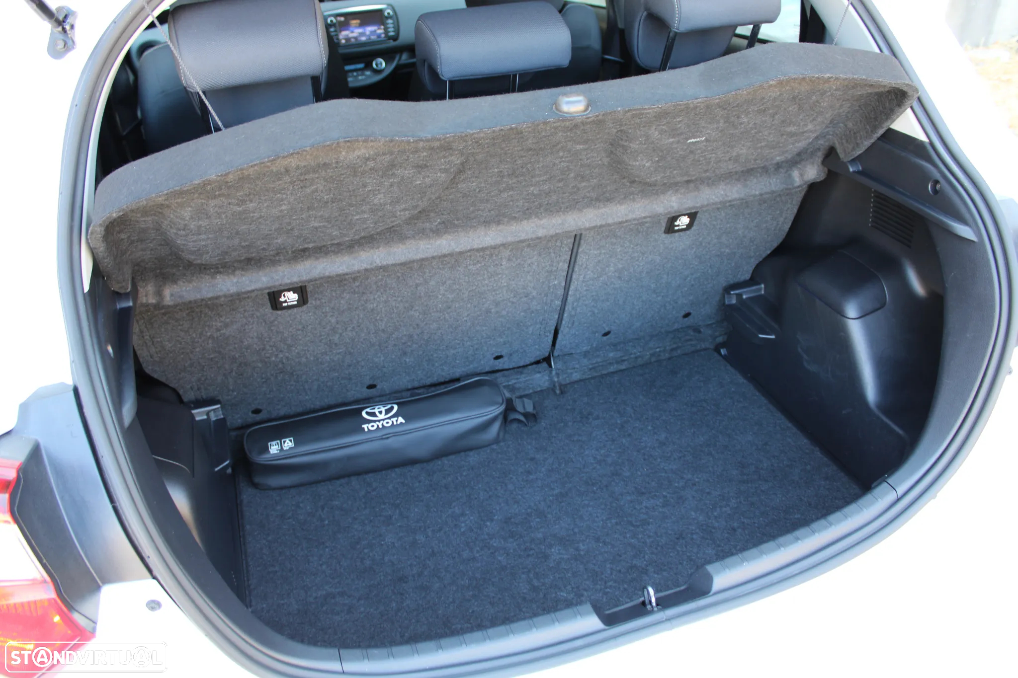 Toyota Yaris 1.5 HSD Comfort+P.Style - 12