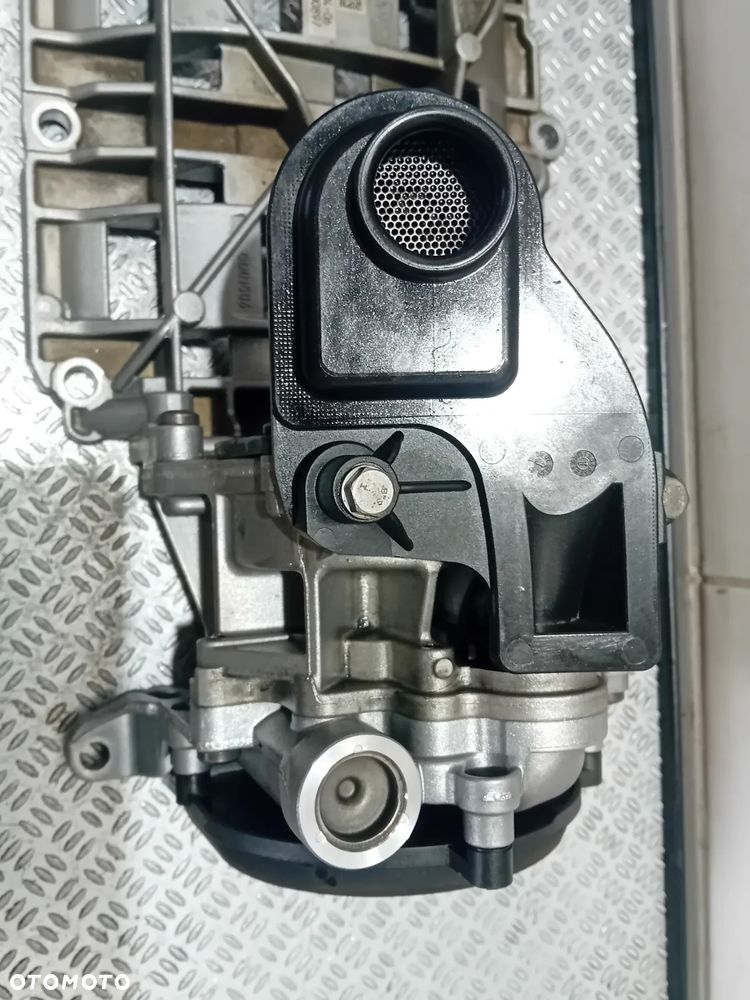 pompa oleju BMW E90-91 2.0 D 2008 7798014 - 3