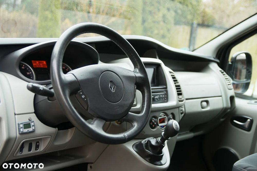 Renault Trafic Grand Passenger Black Edition - 27