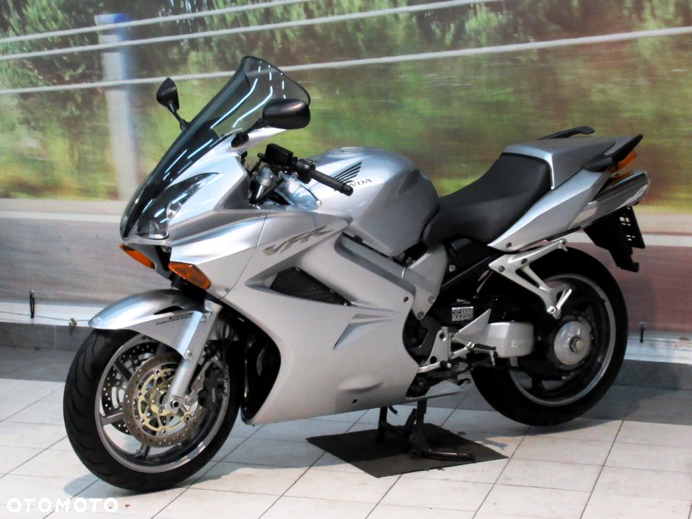 Honda VFR - 3