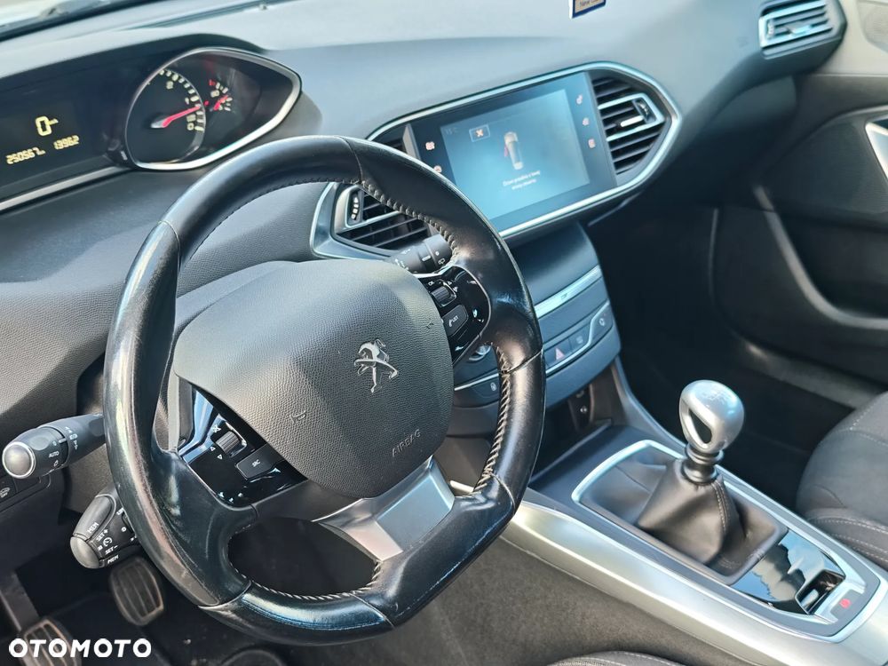 Peugeot 308 2.0 Blue HDi Allure S&S - 21