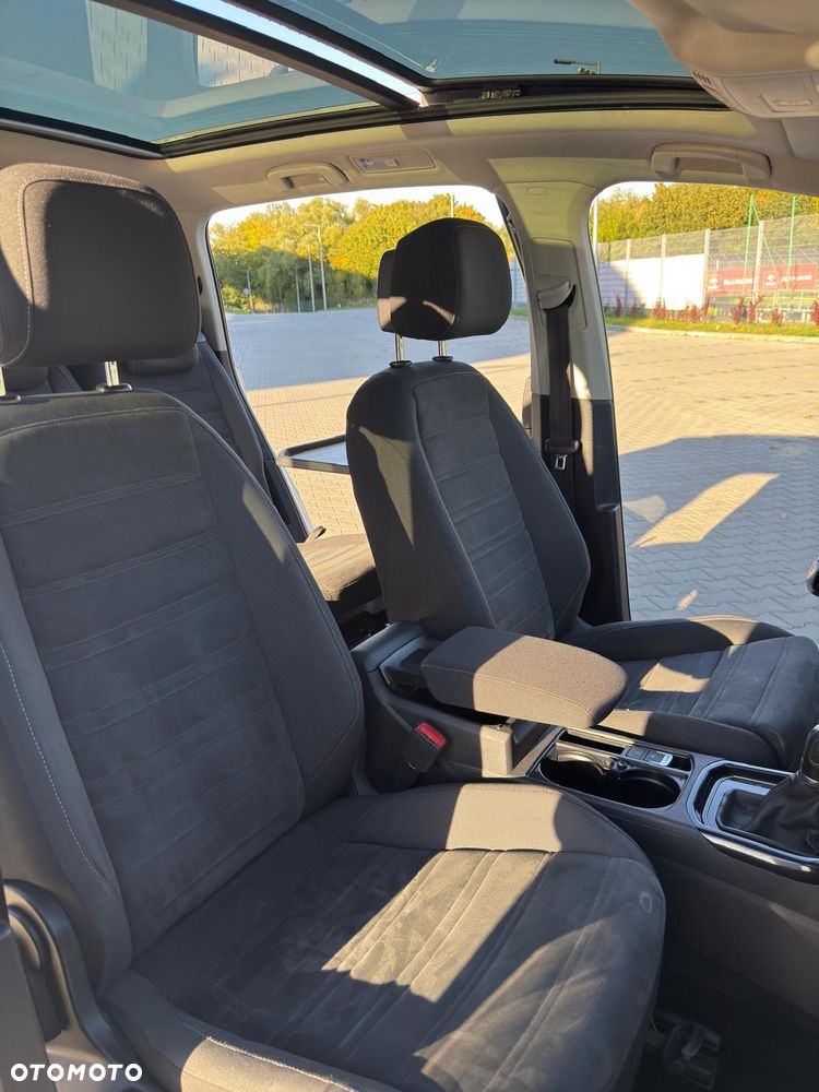 Volkswagen Touran - 16