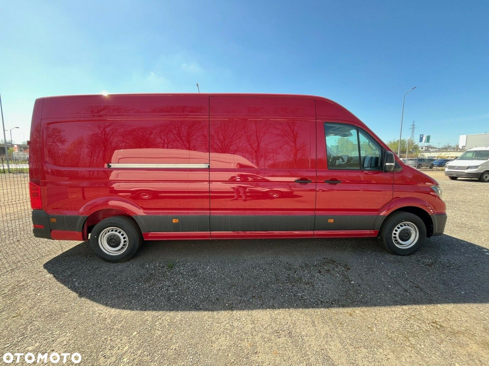 Volkswagen Crafter Crafter 35 Furgon silnik: 2,0 l EU6 SCR 140 KM / skrzynia biegów: Przedni napęd manualna 6-biegowa rozstaw osi: 4490 mm - 3