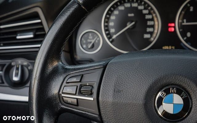 BMW Seria 5 525d - 28