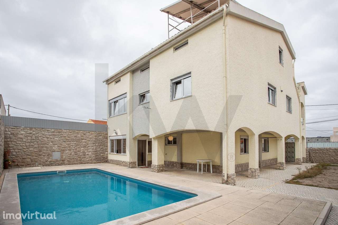 Vende-se no Barreiro, Moradia Unifamiliar T7 com 3 pisos, c/piscina, l - Grande imagem: 2/49