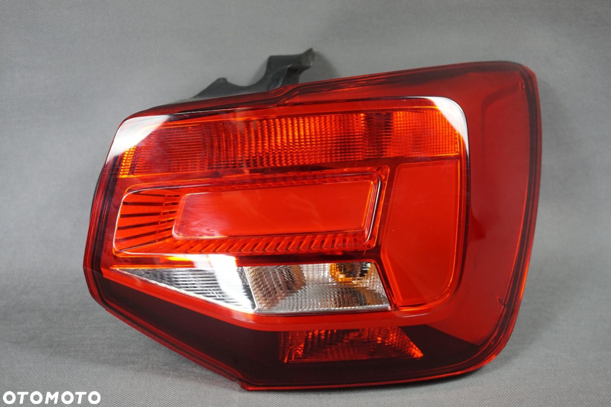 LAMPA PRAWA TYLNA AUDI Q2 81A 81A945070C - 1
