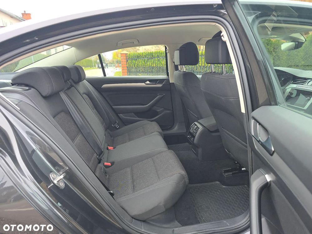 Volkswagen Passat - 21