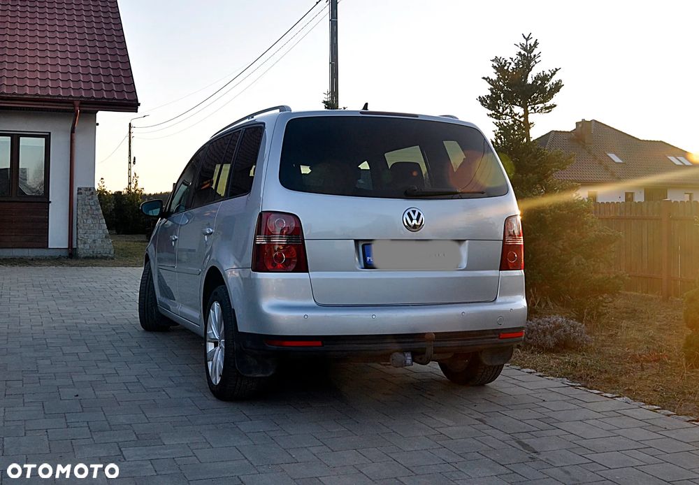 Volkswagen Touran 1.9 TDI Q-Line DSG - 2